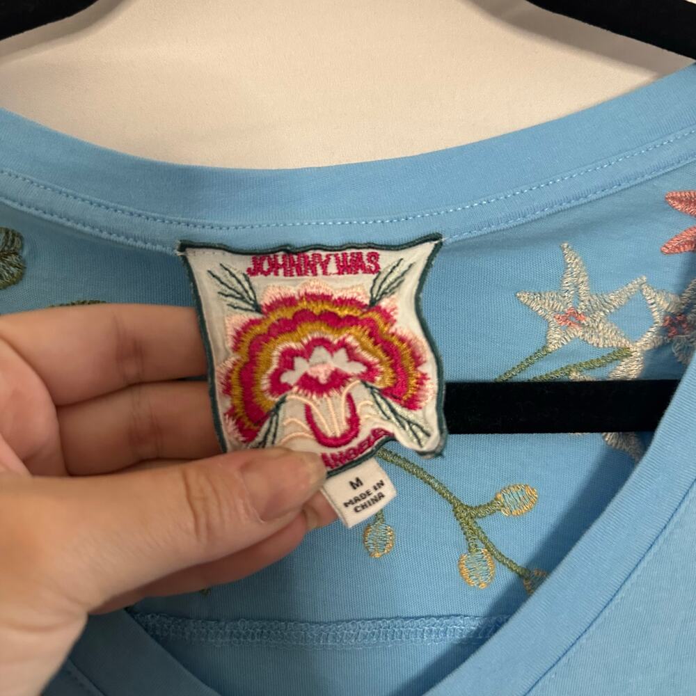 Johnny Was Floral Embroidered V-Neck Short Sleeve Tee Blue Size Medium - Picture 6 of 6